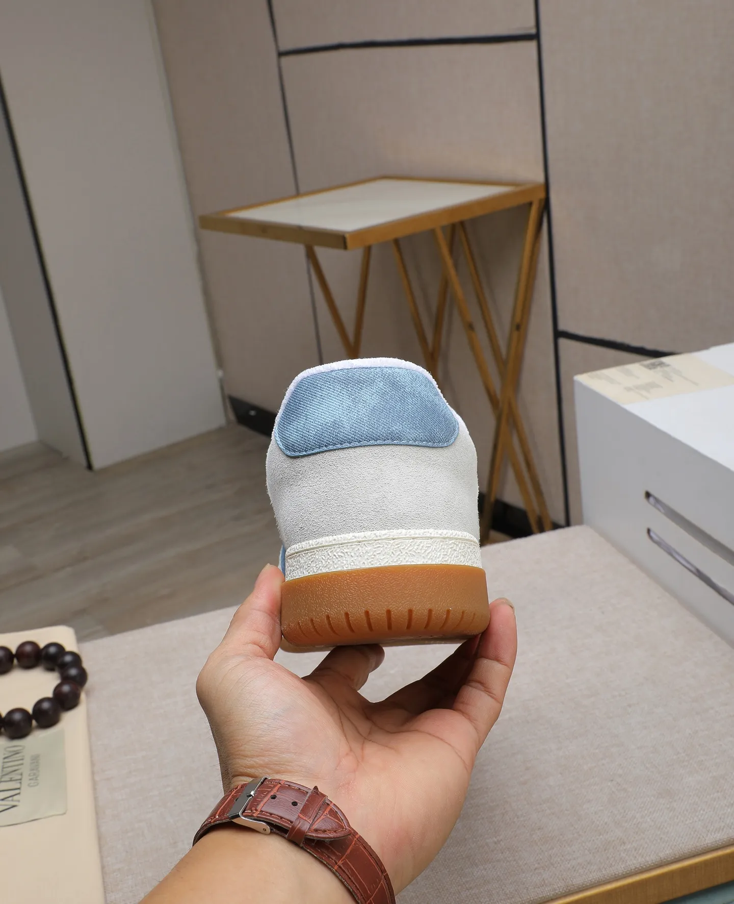 Men's shoes 💰740【Valentino】Couples model, size: Men's model 39-44 (45 customized) Valentino Valentino Couple model Joie de Jouer series Velcro Thick sole Bread shoes Couple model Casual sports shoes White shoes Original purchase and development Production Joie de Jouer series The style is simple but not out of style. The pure white base is paired with fresh green and soft beige, and the unique Velcro design highlights your personality. Every detail tells fashion and quality. Wear it, take a confident step, and start the trend journey. Delivered in exquisite packaging🛍📦 ▪️Material: Original custom imported first-layer cowhide ▪️Inner lining: Original custom made soft sheepskin lining ▪️Outsole: Original open-molded non-slip TPU material ▪️Sole thickness: 3.5CM